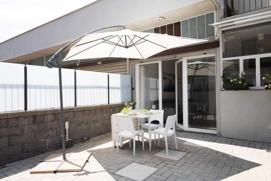 A Due Passi Dal Duomo Villa Ачиреале Екстериор снимка