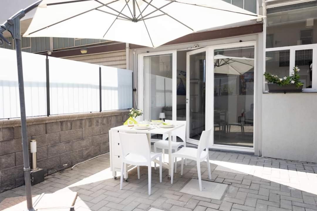 A Due Passi Dal Duomo Villa Ачиреале Екстериор снимка